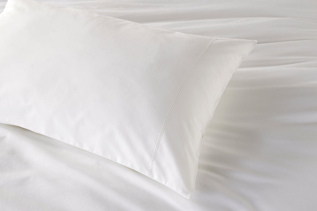 Luxury bedding set - white bedding - vantona home - new bedding - best bedding brands - vantona - duvet cover - white duvet cover 